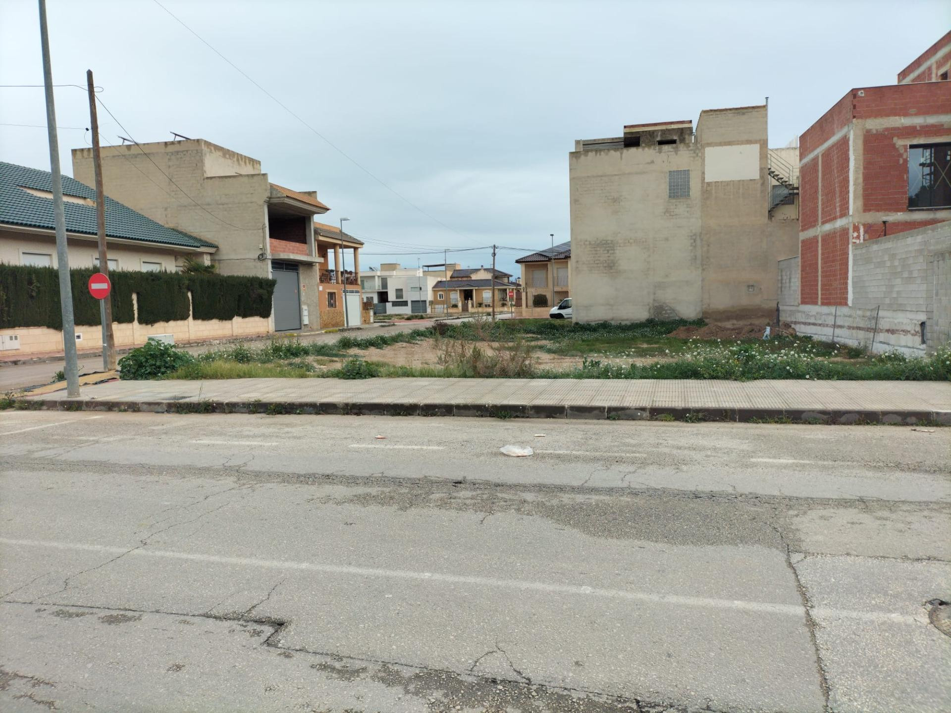 PARCELA URBANA ESQUINA EN COX - Zona colegios y pabellón de  deportes