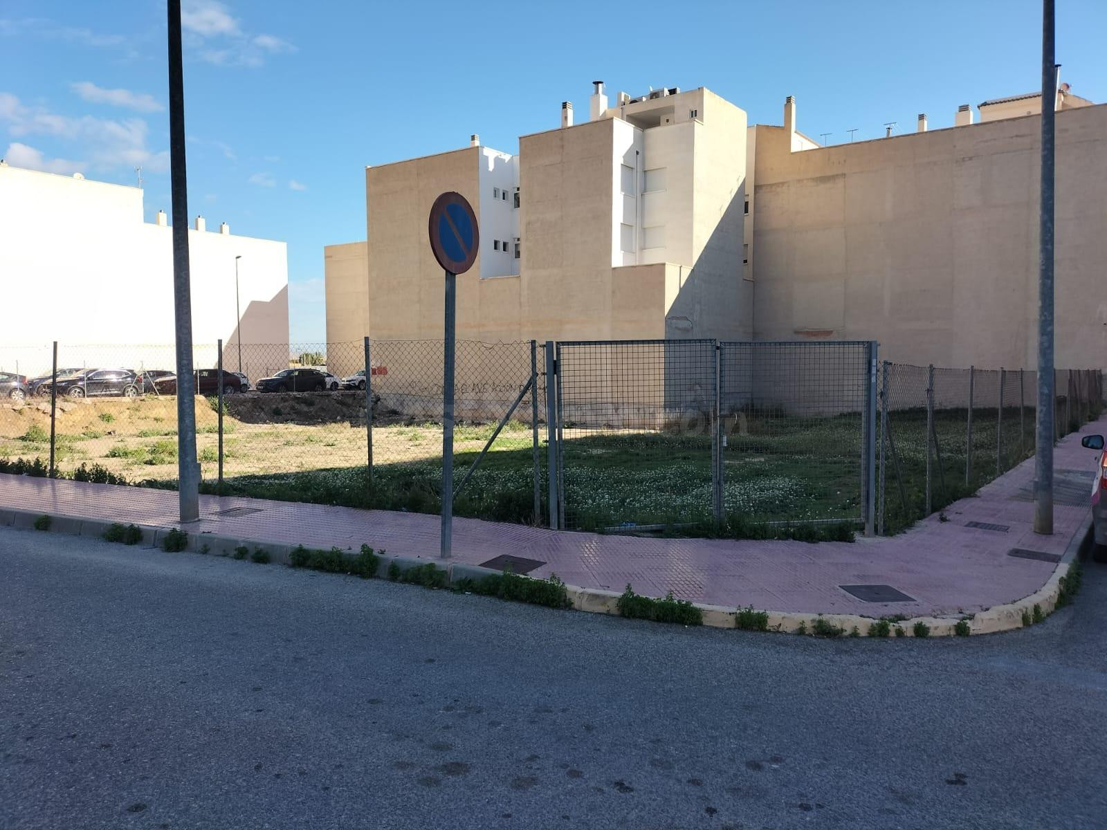 Parcela urbana esquina en Callosa de Segura – Sin comisión para el comprador-
