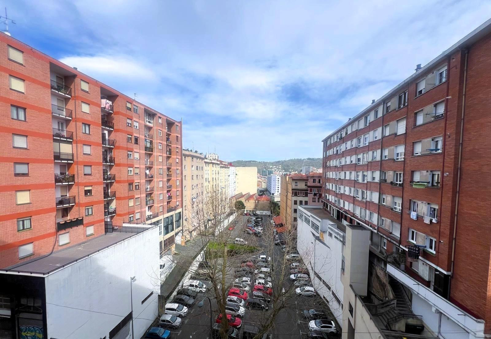 Se Alquila Piso de 4 habitaciones para Entrar a Vivir en Zon