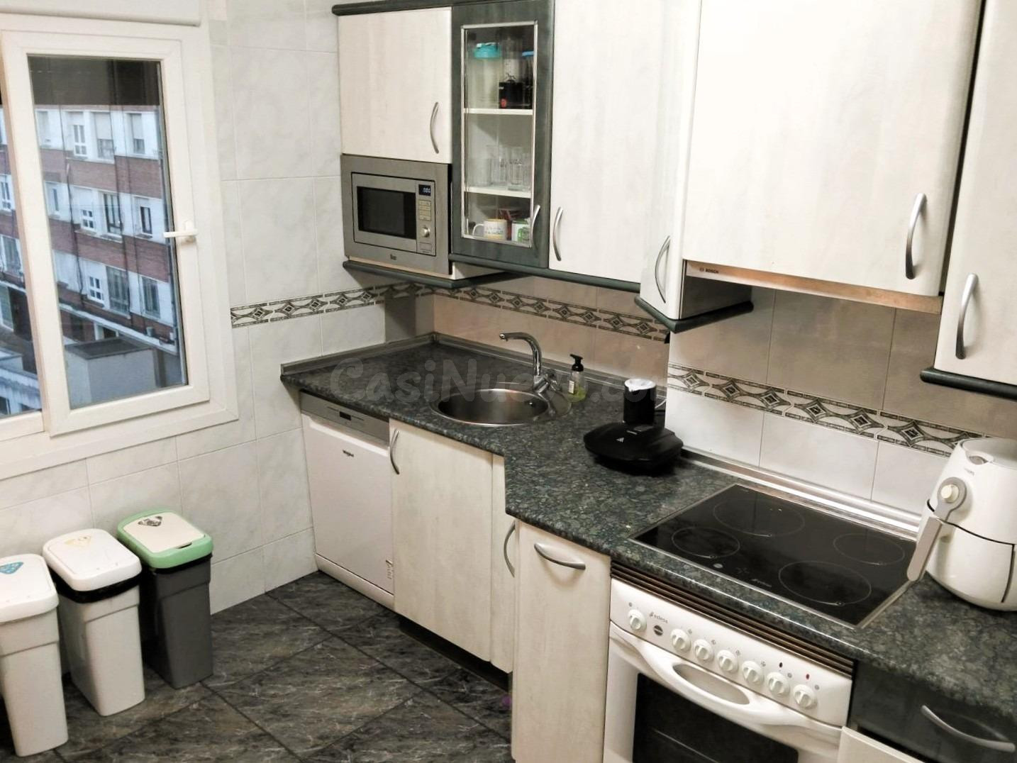Se Alquila Piso de 4 habitaciones para Entrar a Vivir en Zon - foto 5