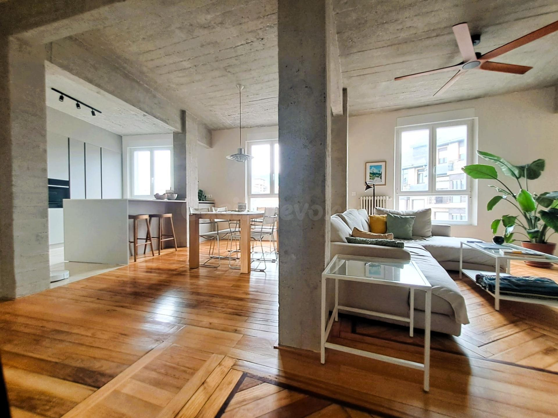 ***SÓLO ALQUILER TEMPORAL JUNIO, JULIO Y AGOSTO*** PRECIOSA VIVIENDA DECORADA DE LUJO EN EL CORAZÓN DE BILBAO