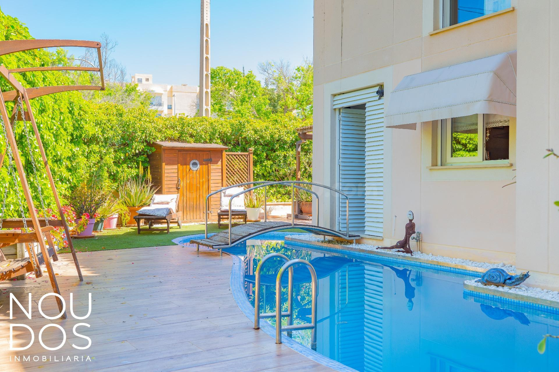 Adosado con 4 habitaciones y piscina en zona colegios