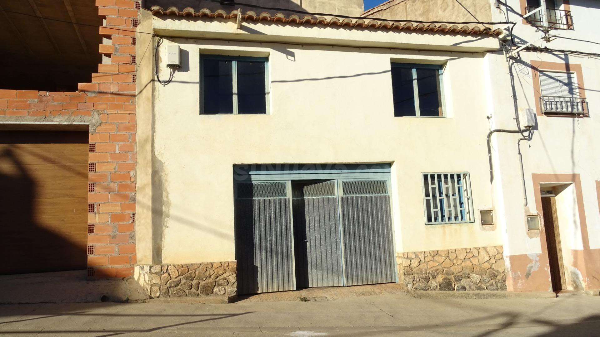 Propiedad de 2 alturas diáfanas en zona Residencial