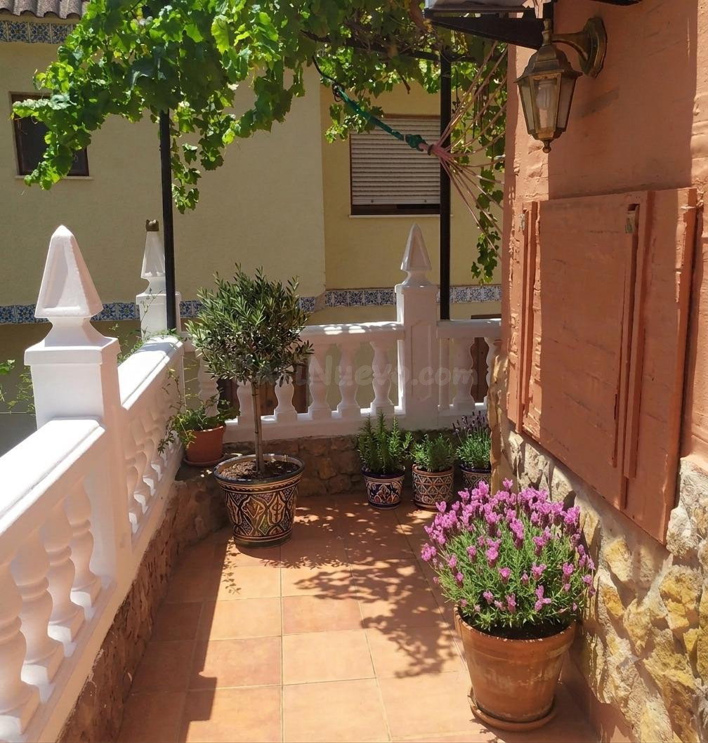 SERRA.Bajo vivienda , reformada con terraza privada – ¡Listo para entrar a vivir!