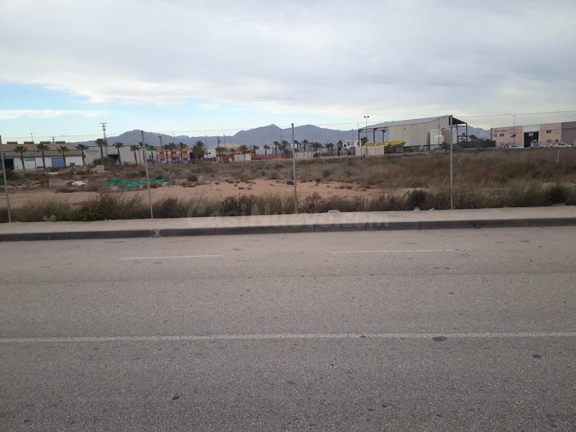 PARCELA INDUSTRIAL EN POLIGONO MOS DEL BOU   -ALBATERA-