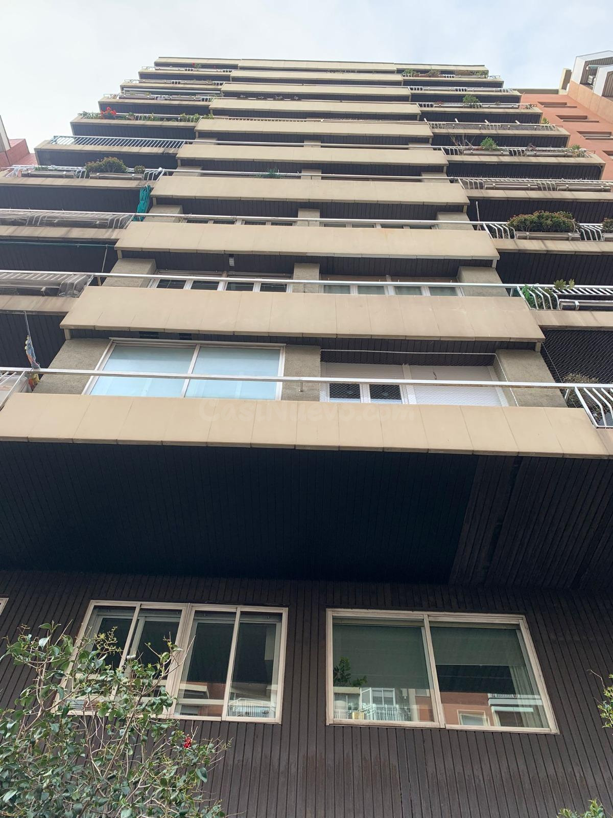 PISO EN VENTA EN LA SALUD AL LADO DEL PARQUE GUELL
