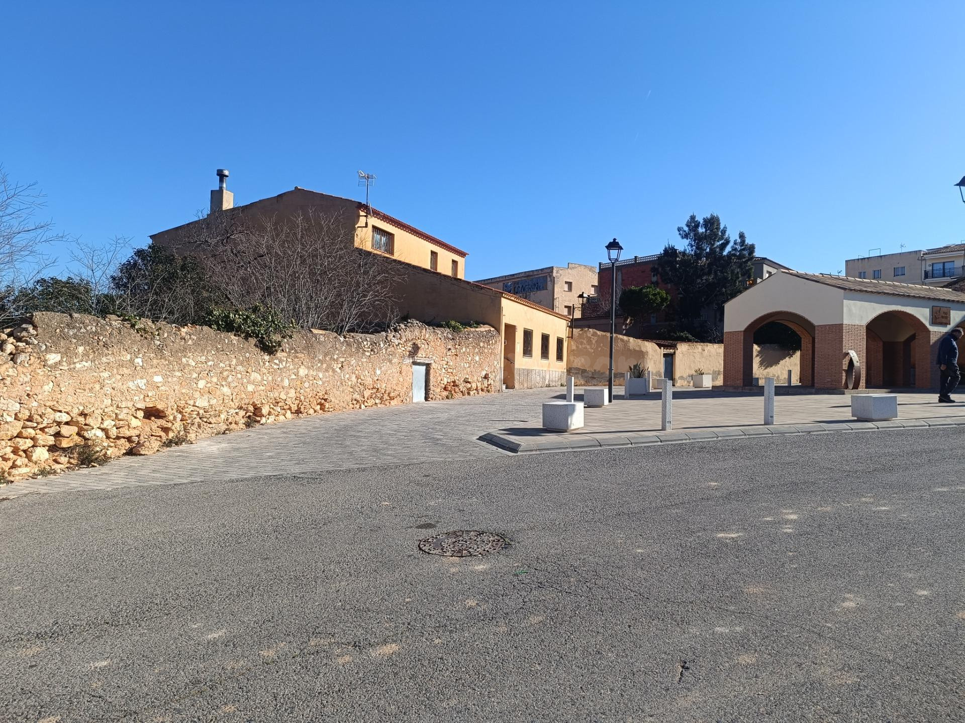 Solar urbano esquinero en el centro de Masllorenç