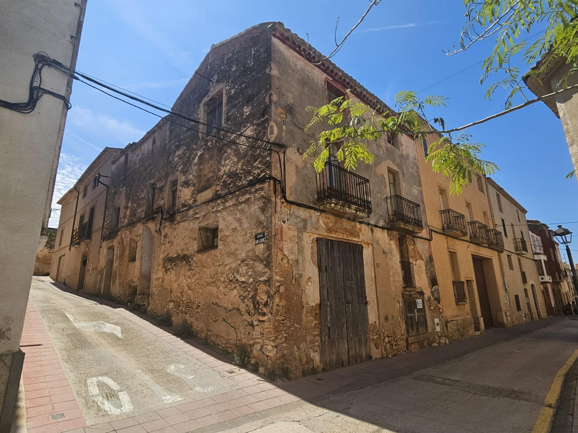 3 Casas de pueblo en una completamente a reformar en Masllorenç