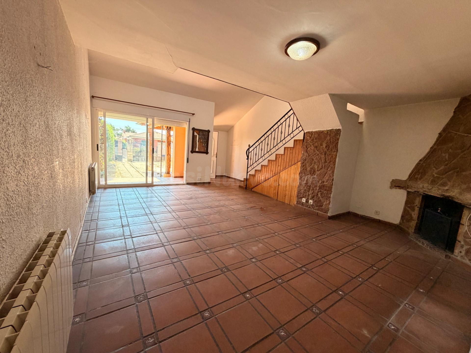 Oportunidad de Adosado en Santas Martas - Ideal para Primera Vivienda o Inversión