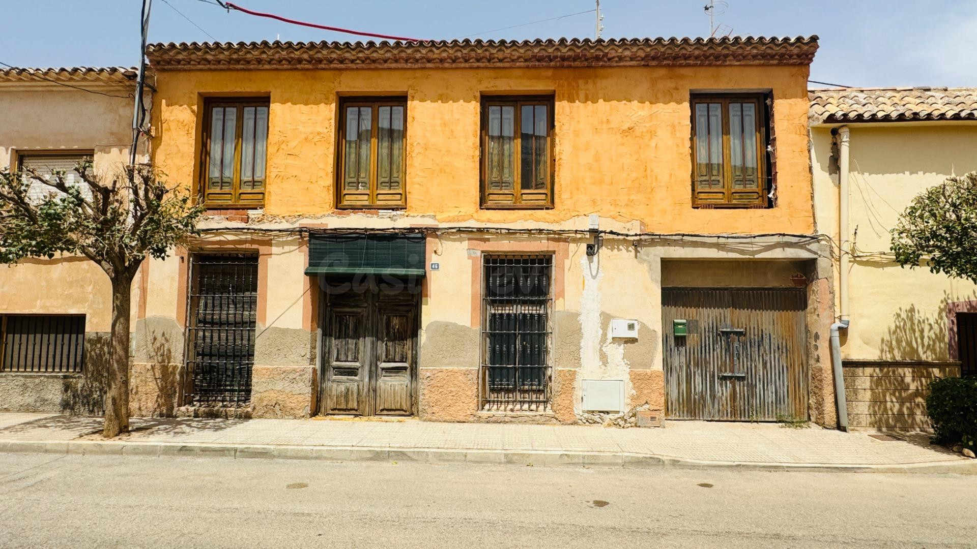 Gran casa señorial del 1900 a reformar con piscina y terreno en Pinoso