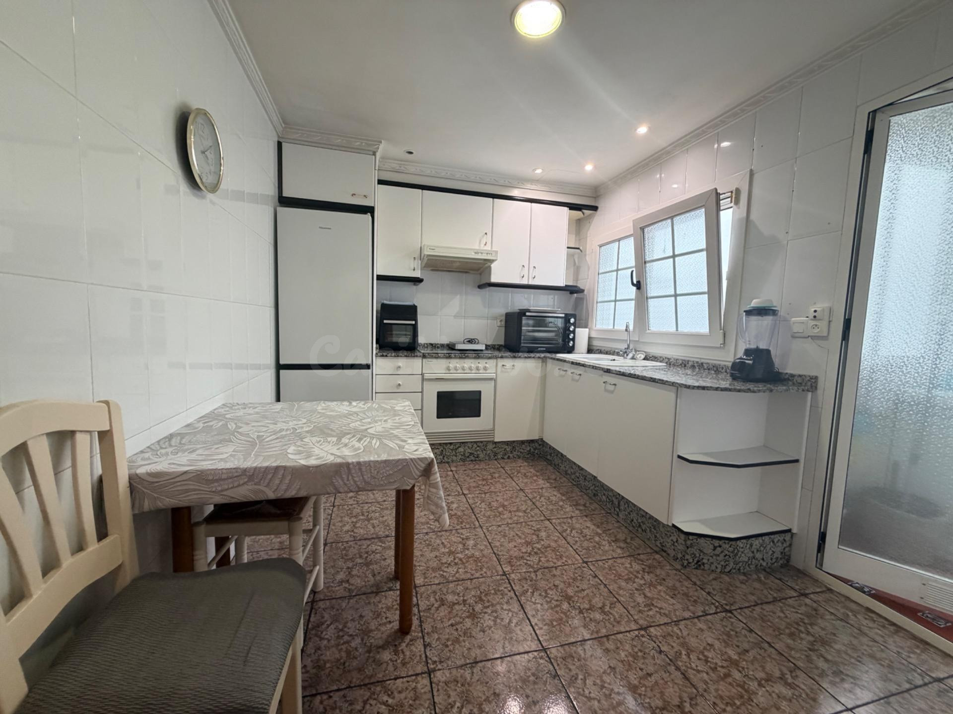 PISO JUNTO AL METRO Y SUPERMERCADOS