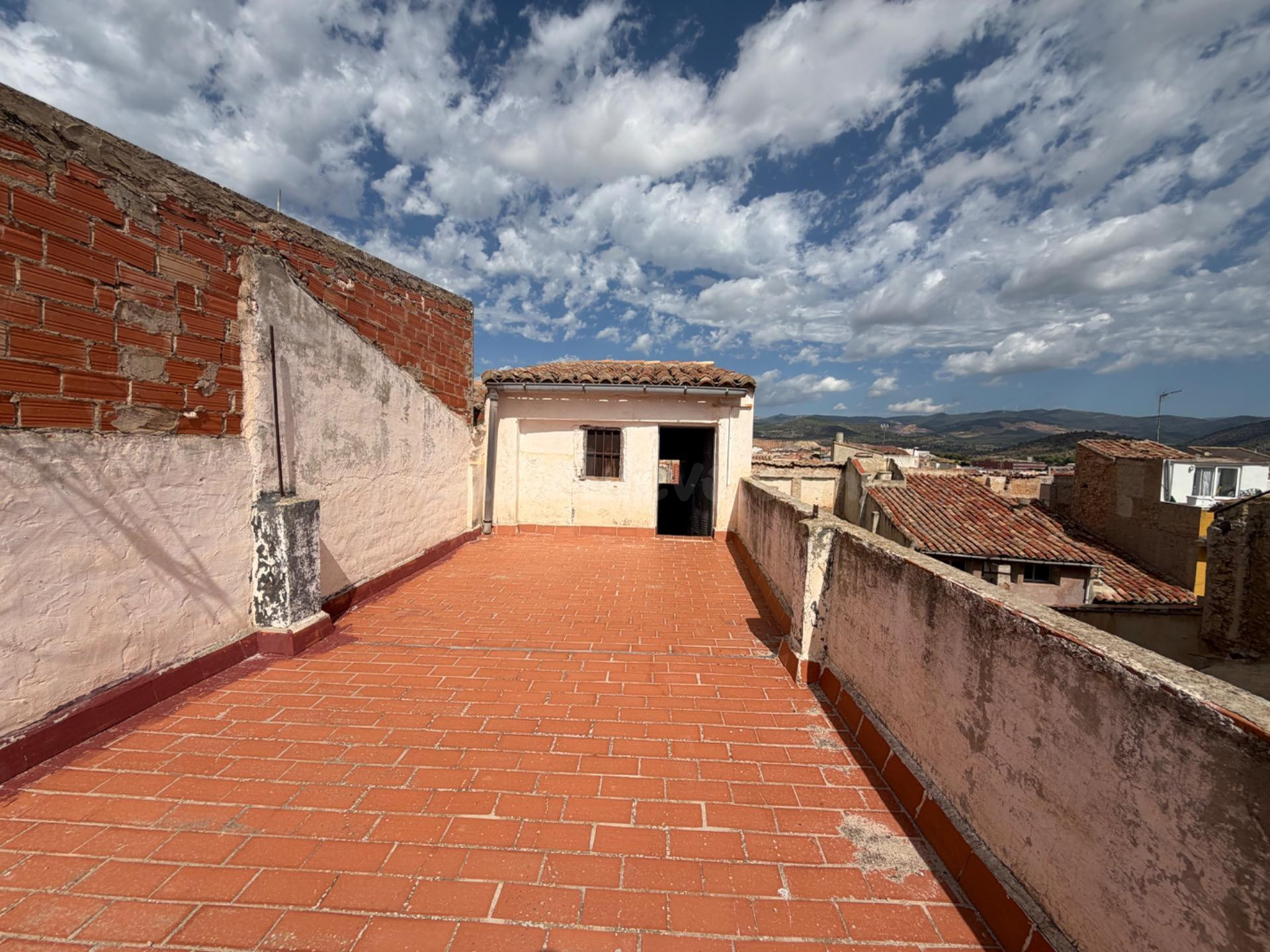 CASA EN EL CENTRO DE VILLAR