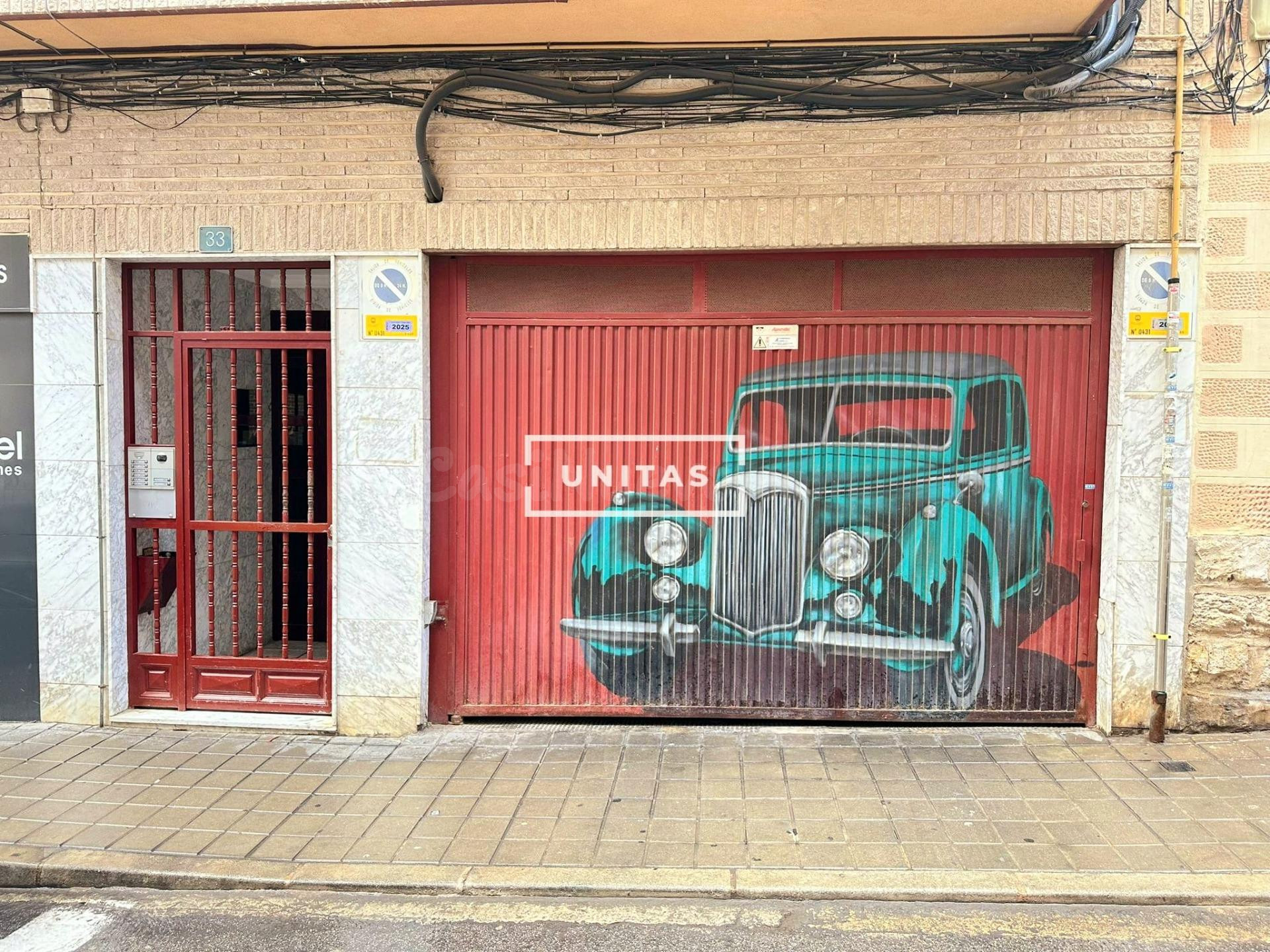 Se vende Plaza de Garaje en pleno centro de Alicante, para coche pequeño y Moto.