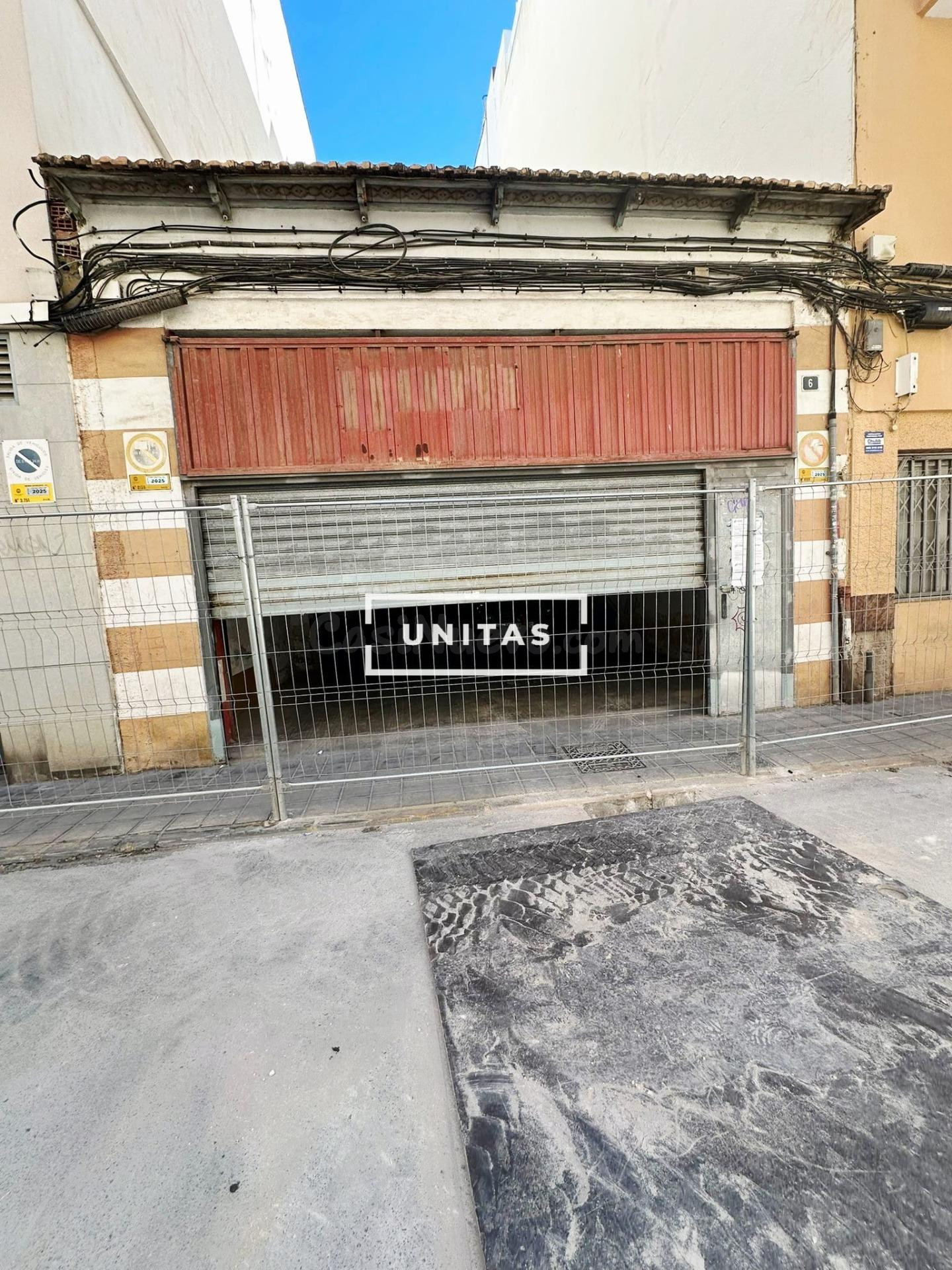 Se vende edificio unifamiliar en calle Montero Rios Nº 6, Carolinas Altas, Alicante.