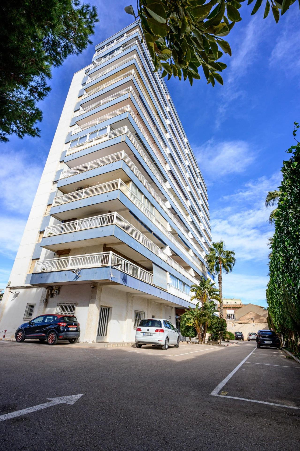 SE VENDE PISO PARA REFORMAR EN LOS ALCÁZARES EN AVENIDA LIBERTAD