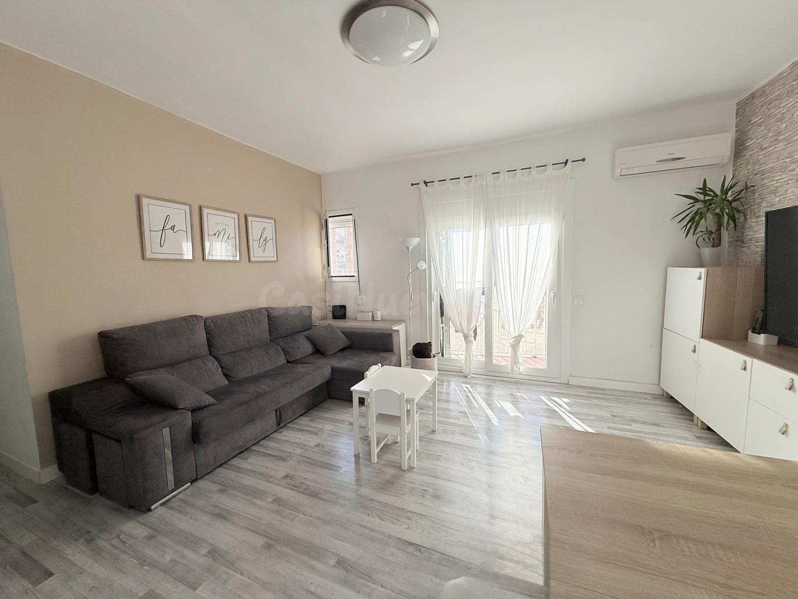 Encantador Piso con trastero, en La Marina del Port, Barcelona - ¡Una Oportunidad Única por 309.000€!