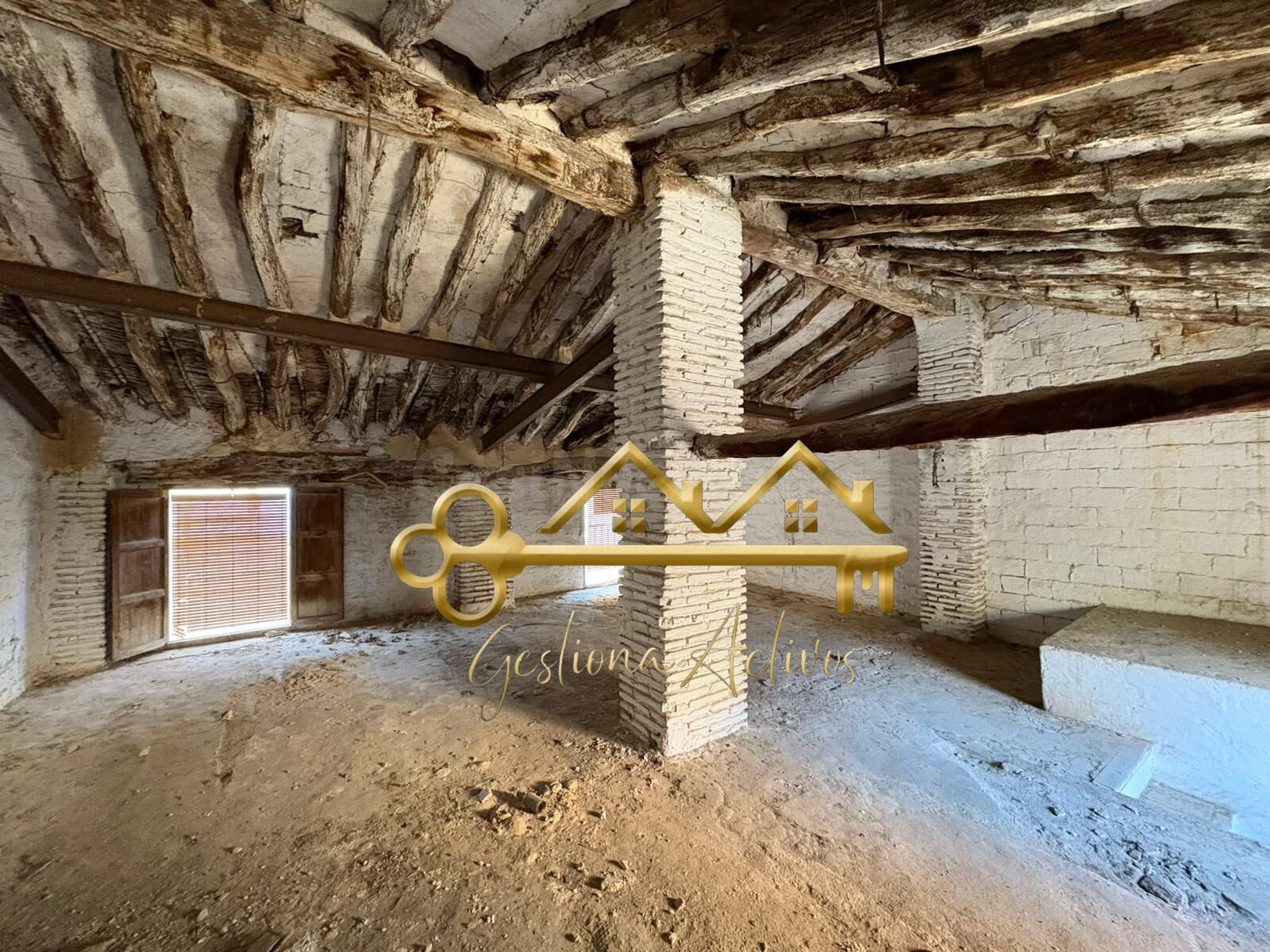 ¡Oportunidad Única en San Antonio! Casa de 9 Hab. con Gran Potencial – Ideal Inversores u Obra Personalizada