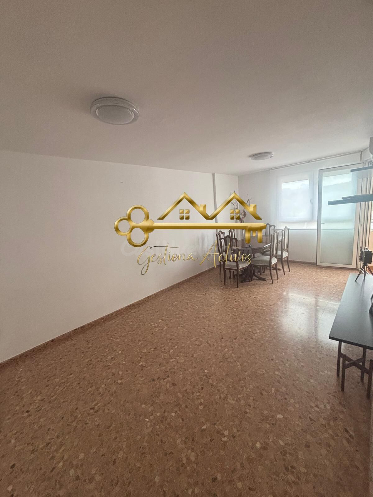 Piso listo para entrar a vivir en Aielo de Malferit con garaje, trastero y balcón