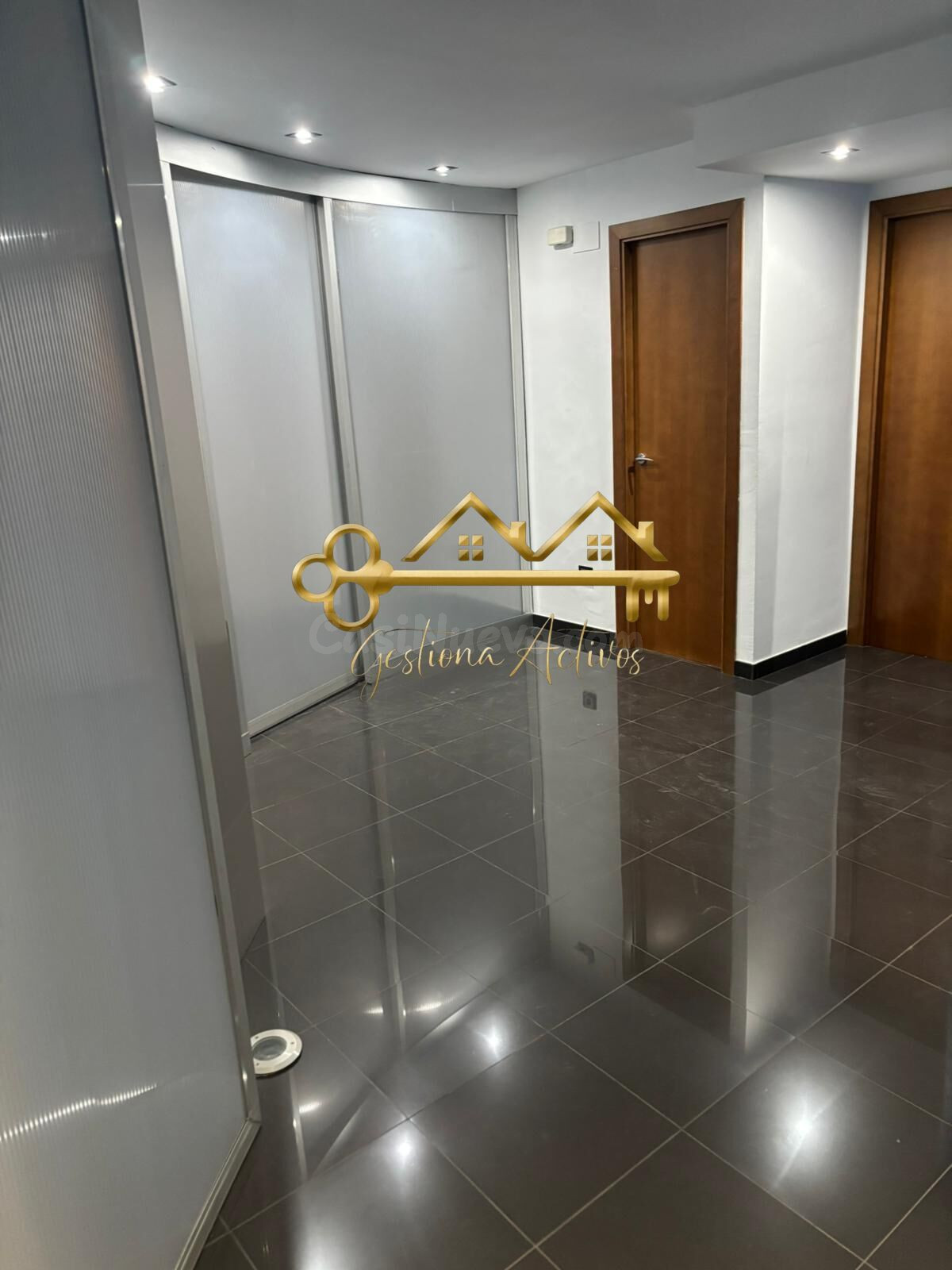 Local comercial en Av. Almaig en planta baja con vistas al parque Mestre Ferrero + 2 plazas de garaje en Ontinyent