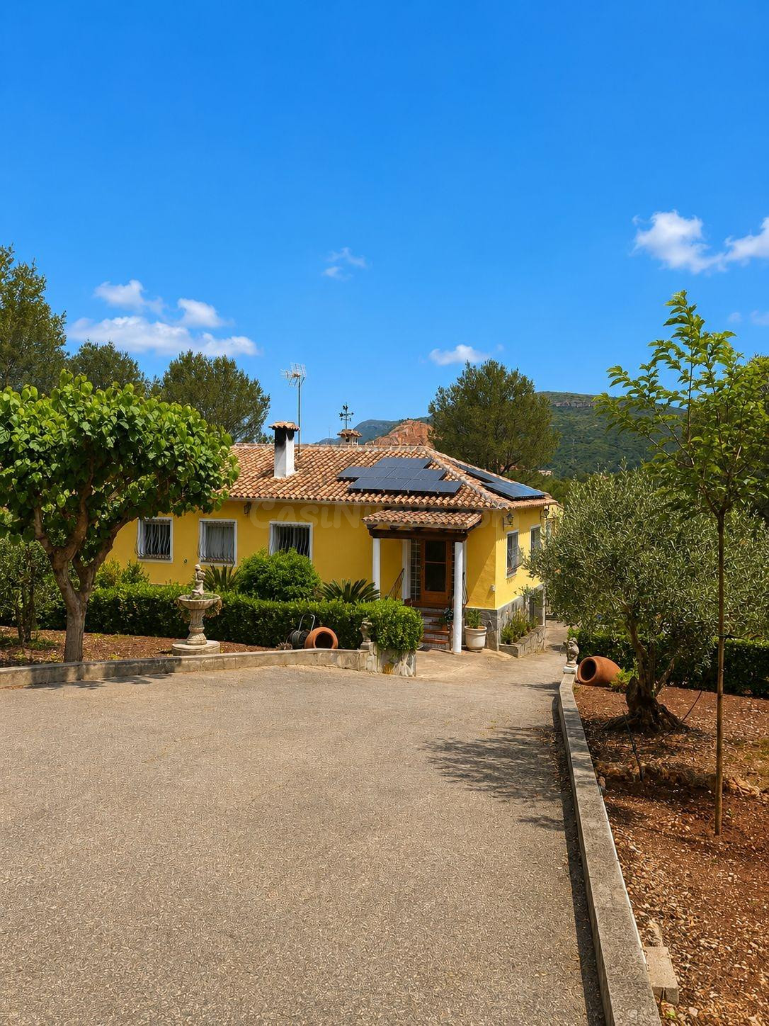 Espectacular chalet en plena naturaleza en Simat de la Valldigna con piscina, cuadras y total privacidad
