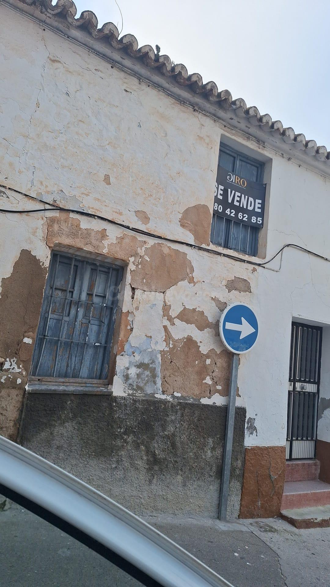 SOLAR URBANO EN ALMOGIA