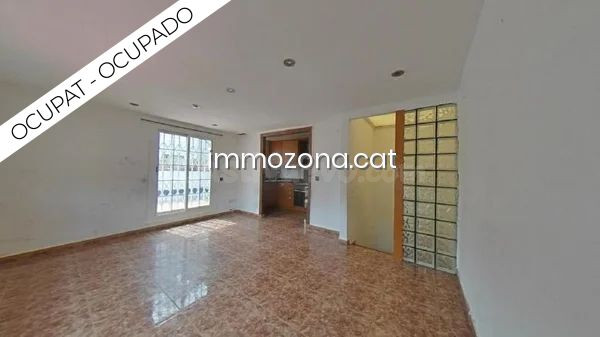 CASA OCUPADA DE 102M2, 3 PLANTAS, 4 habitaciones, 2 BAÑOS C/ PAU PIFERRER, BADALONA