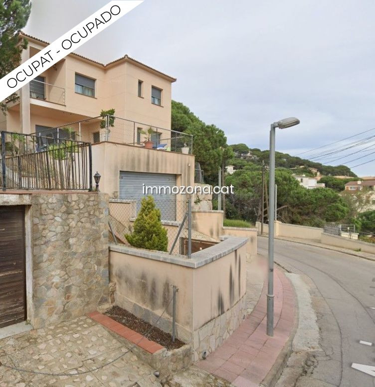 CASA OCUPADA DE 190M2, 4 habitaciones, 3 BAÑOS EN AV. FLORADA, LLORET DE MAR