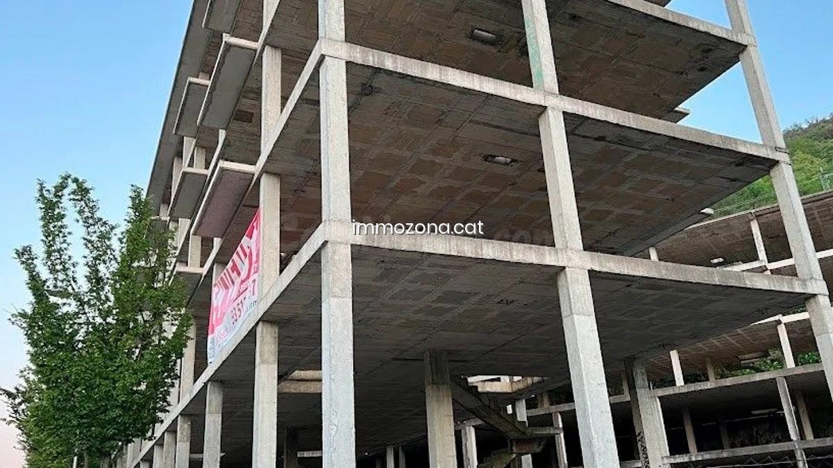 Obra parada de 131 viviendas, OLOT - foto 2