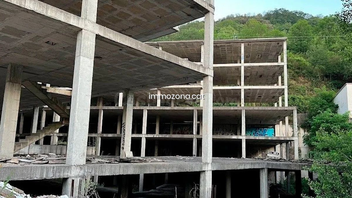 Obra parada de 131 viviendas, OLOT - foto 3