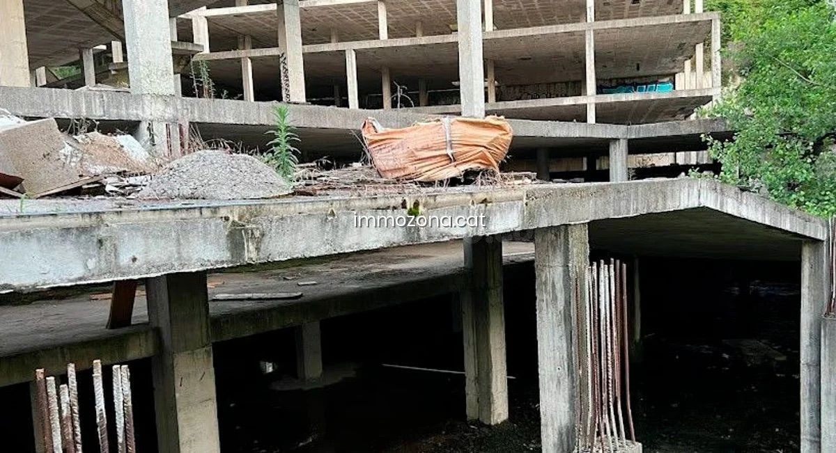 Obra parada de 131 viviendas, OLOT - foto 4
