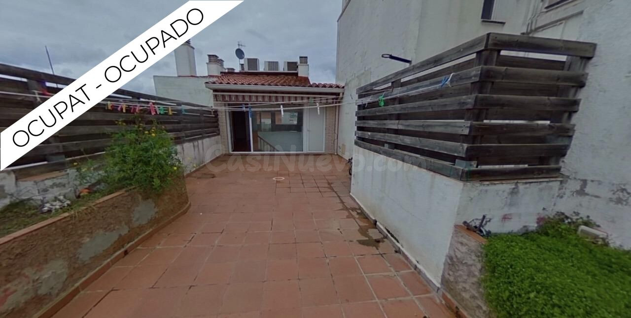 CASA DOSADA OCUPADA 3 PLANTAS 452 M2  GARAJE , BALCÓN, 2 TERRAZAS, CARRER EMPORDÀ, ZONA CENTRO