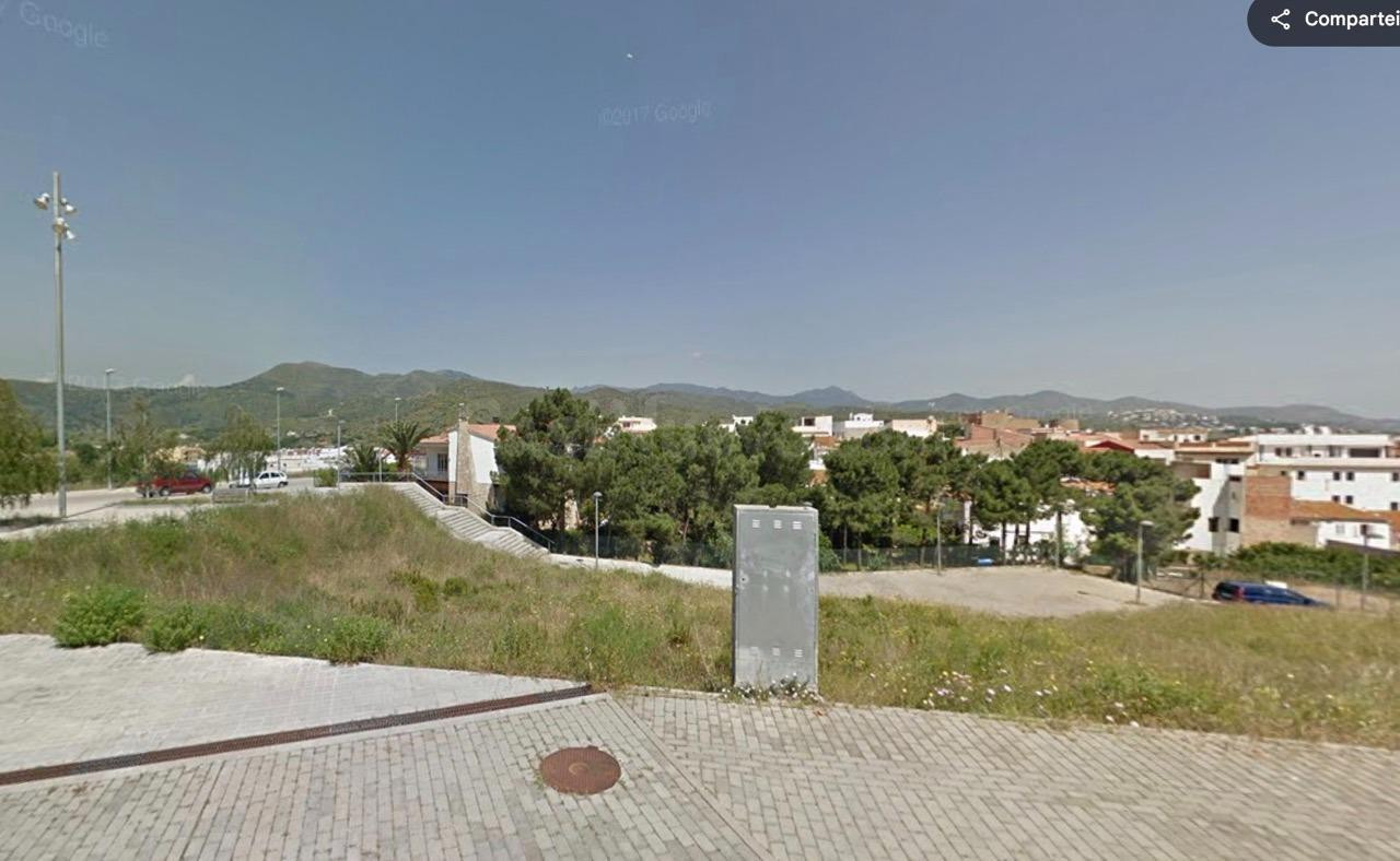 Terreno urbano en venta en calle Esplanes 1462m2