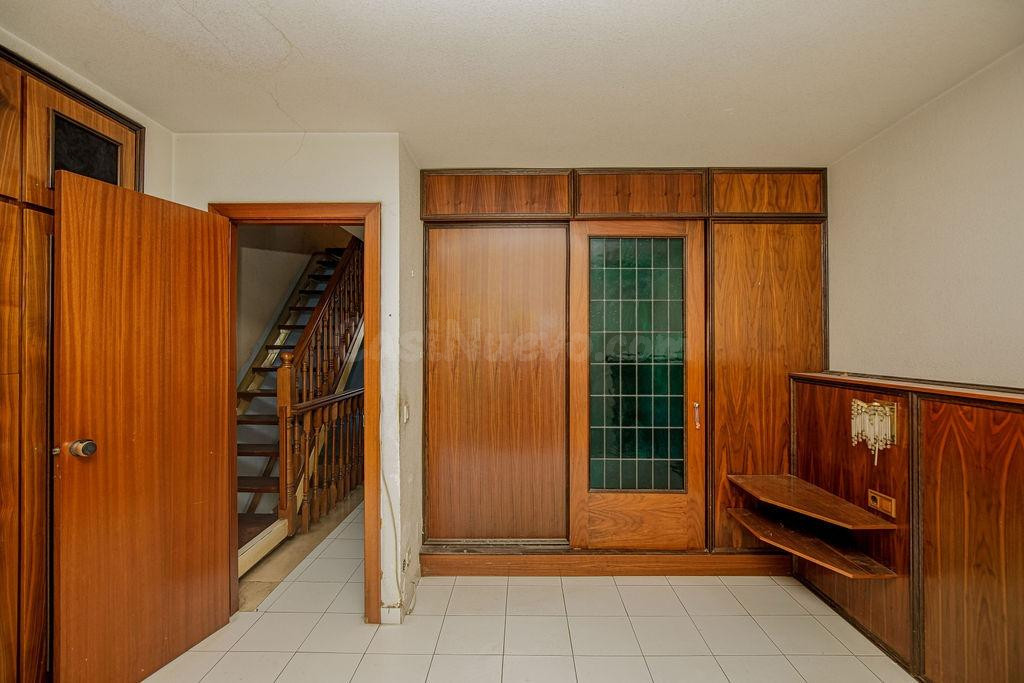 Casa en el centro de Olot, para reformar - foto 2