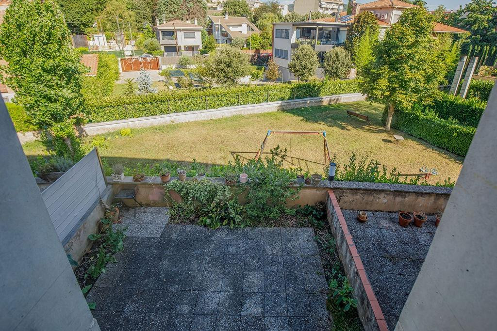 Casa en el centro de Olot, para reformar - foto 3