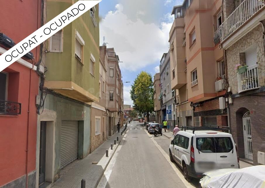 PISO OCUPADO 3 habitaciones, ÁTICO SIN ASCENSOR, CARRER ROMA, ZONA FONDO, STA COLOMA DE GRAMENET.
