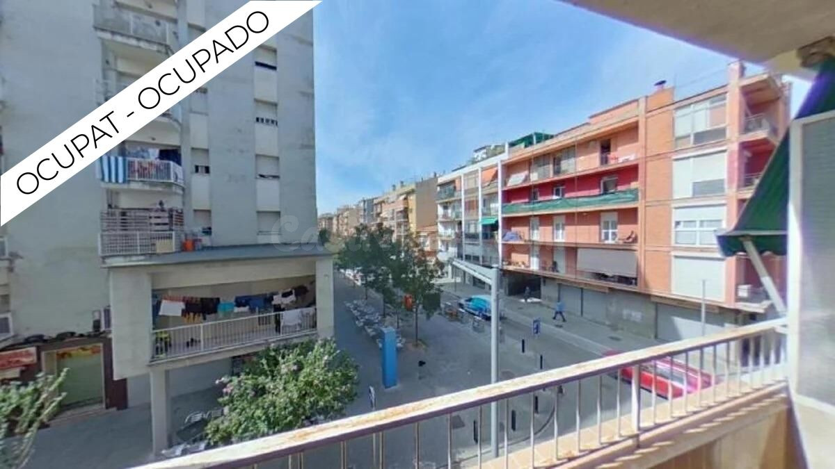PISO OCUPADO DE PROTECCION OFICIAL 3 habitaciones, PLANTA 1 CON ASCENSOR Y BALCÓN, SALT, CARRER ANGEL GUIMERÀ.