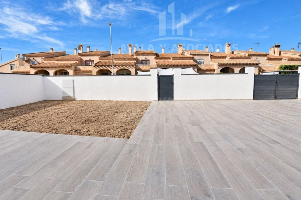 CHALET RECIENTEMENTE REFORMADO CON PISCINA PRIVADA EN POZO E - foto 3