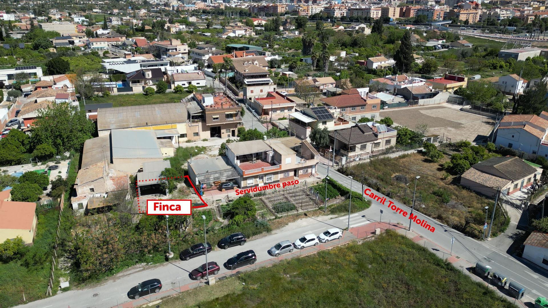 Parcela Urbana con edificación (garaje/almacén) en La Albatalía