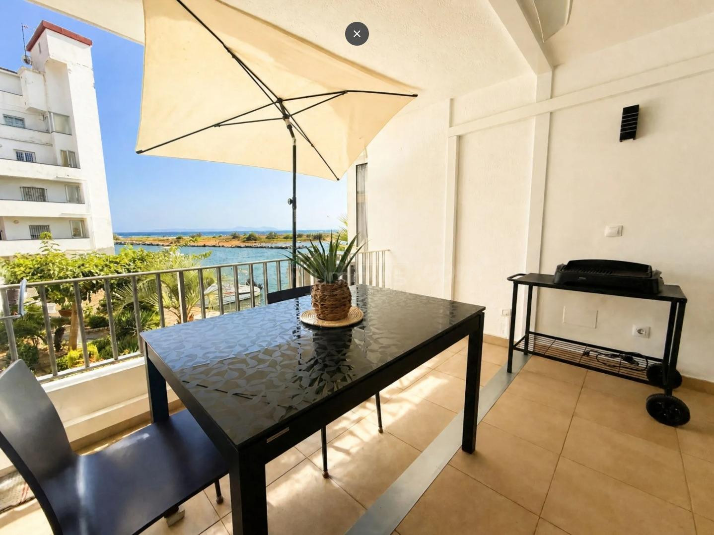 Apartamento de 3 habitaciones con terraza – Vistas al canal y al mar – A 50 m de la playa