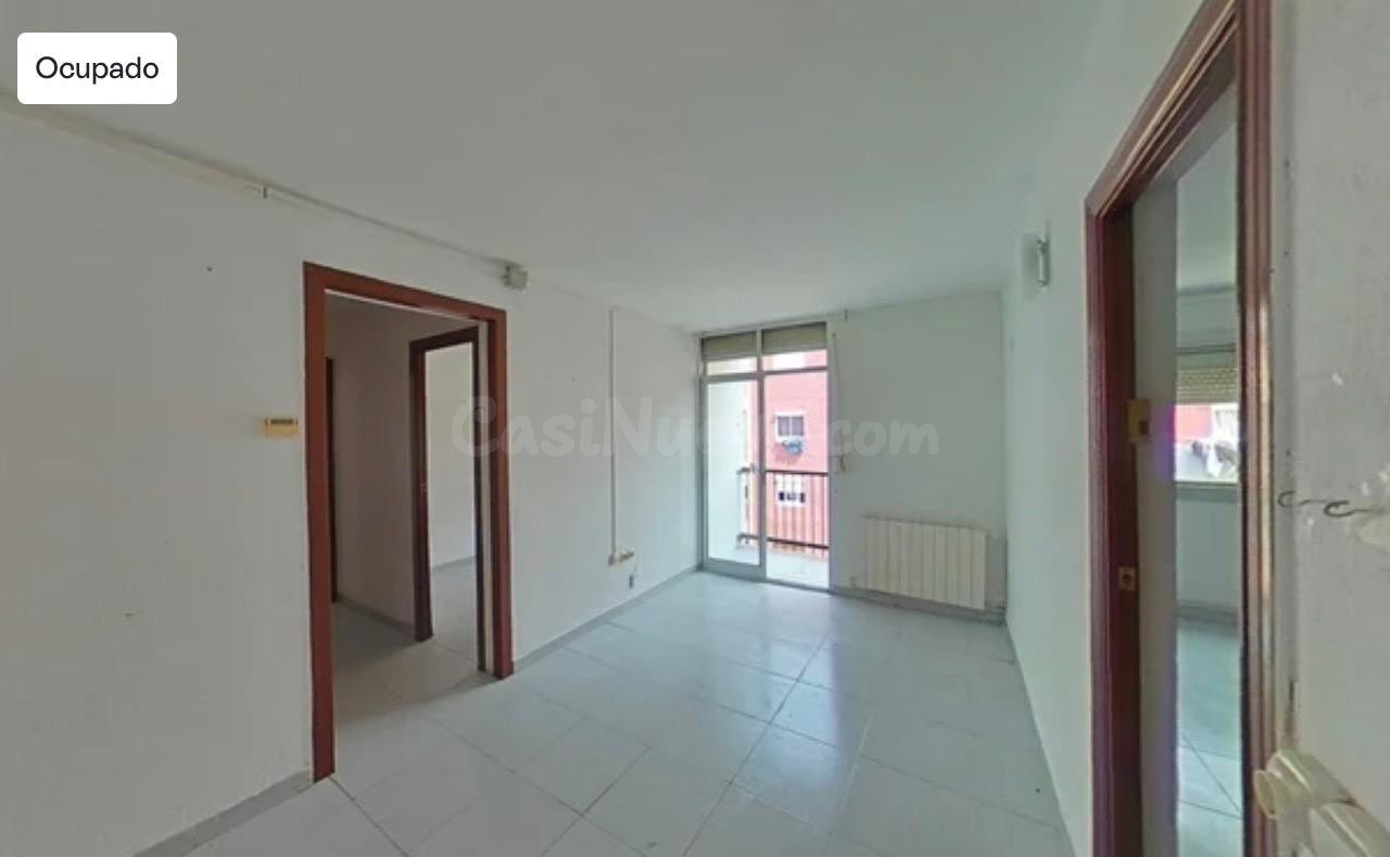 PISO OCUPADO EN C/ NÀPOLS, BADALONA, BARCELONA