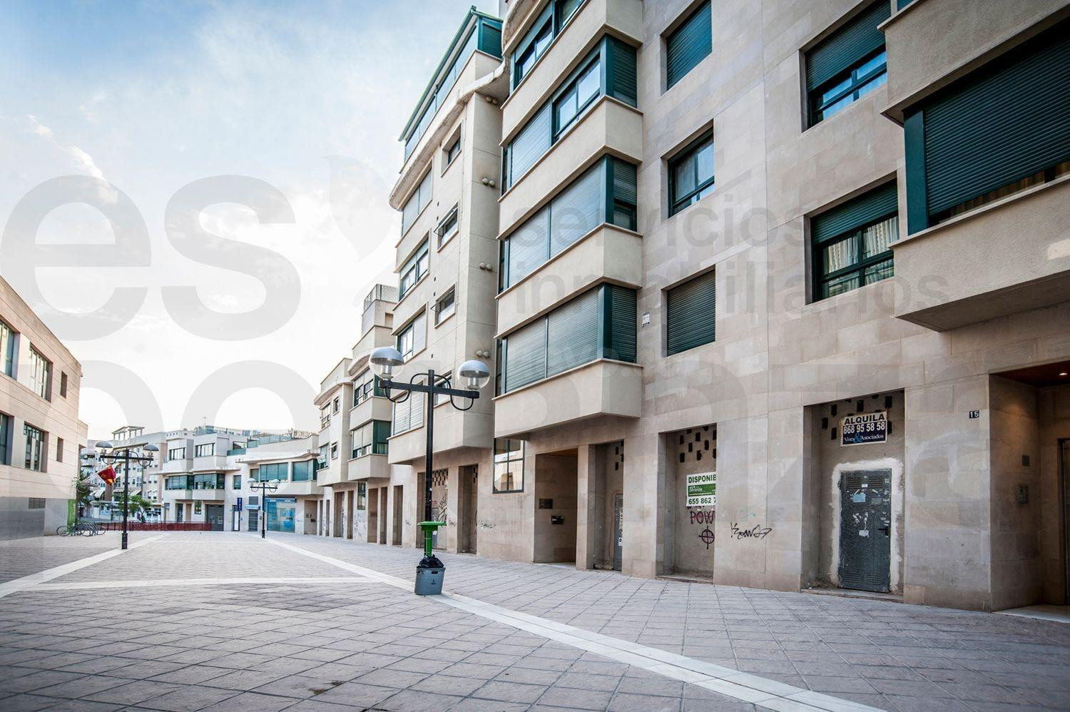 Local comercial en venta en Avenida de Europa, en bruto, apto como negocio o  para convertir su uso en vivienda