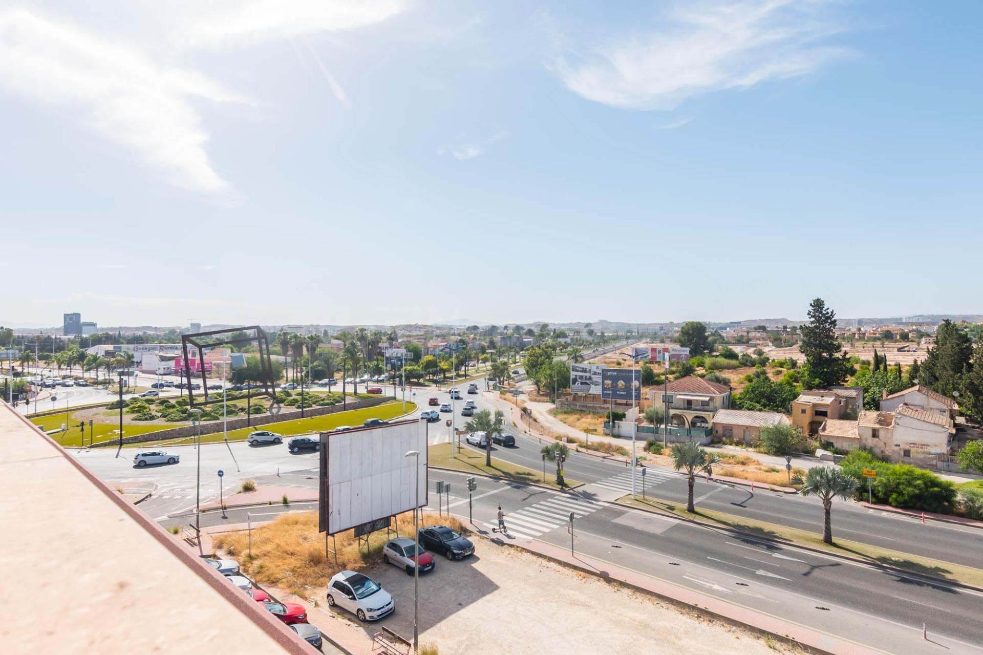 Amplio y Moderno Piso en la Avenida Juan De Borbón - ¡Tu Nuevo Hogar Te Espera!