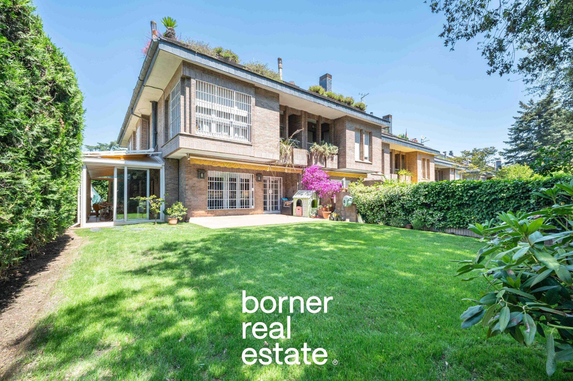 Exclusiva casa esquinera de 386m2 con jardín privado y pisci - foto 2