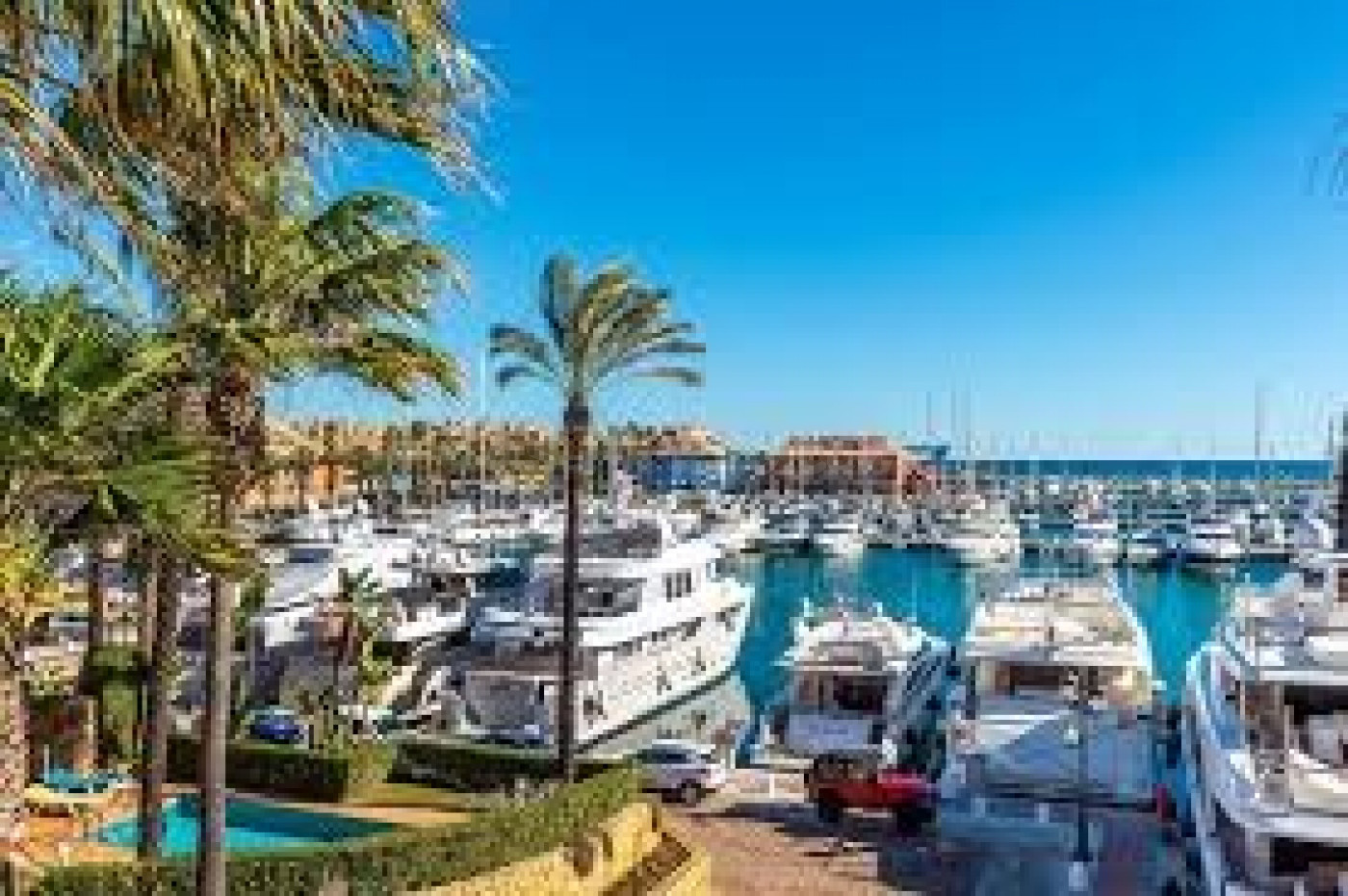 precioso piso en el puerto de Sotogrande