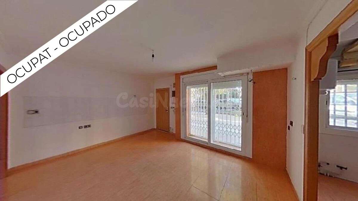 PLANTA BAJA OCUPADA 82 M2, 3 habitaciones, CARRER SABADELL, RUBÍ