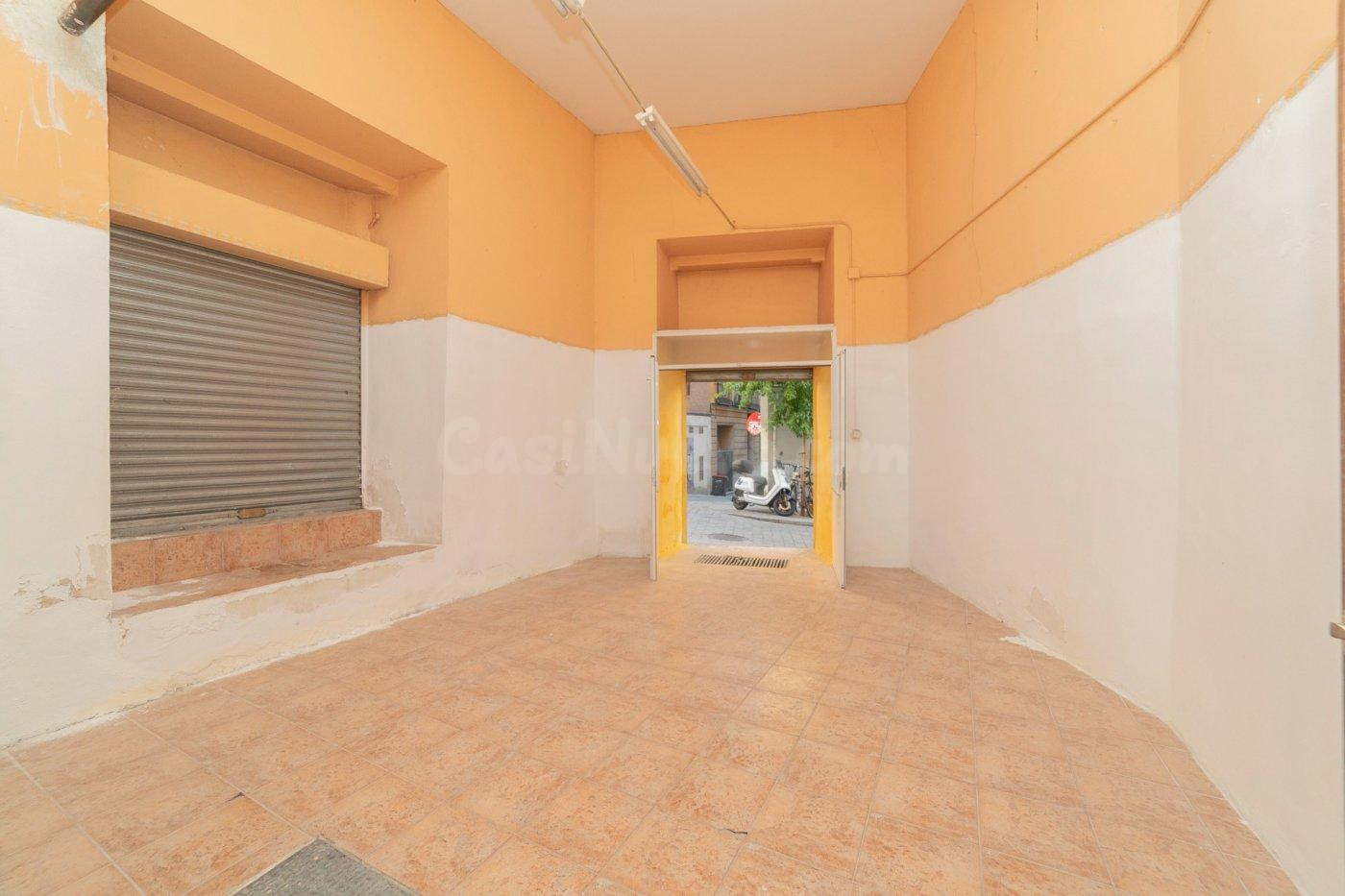 Local en venta en calle de  Mira el Sol