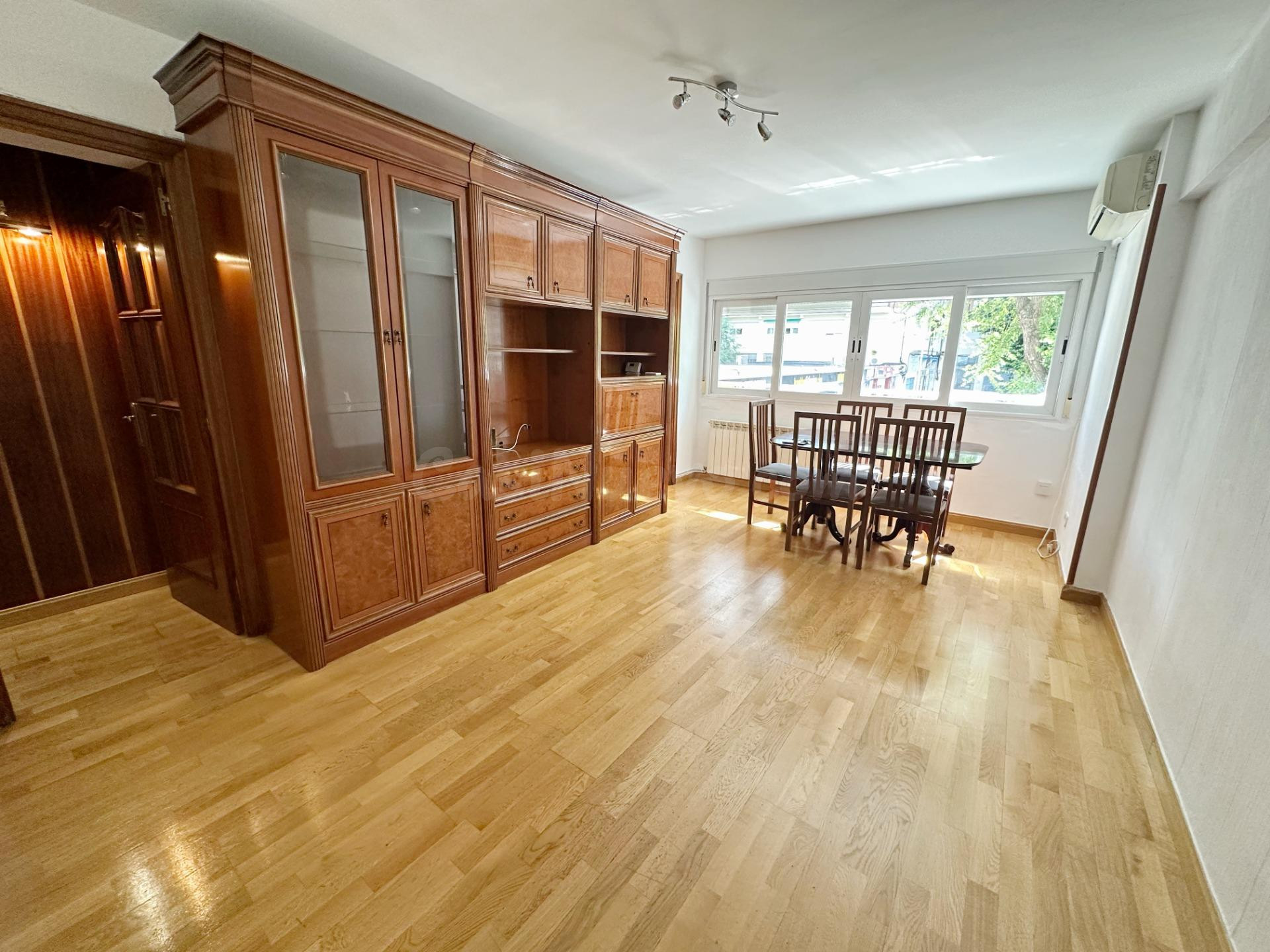PISO A LA VENTA EN AV. MONFORTE DE LEMOS