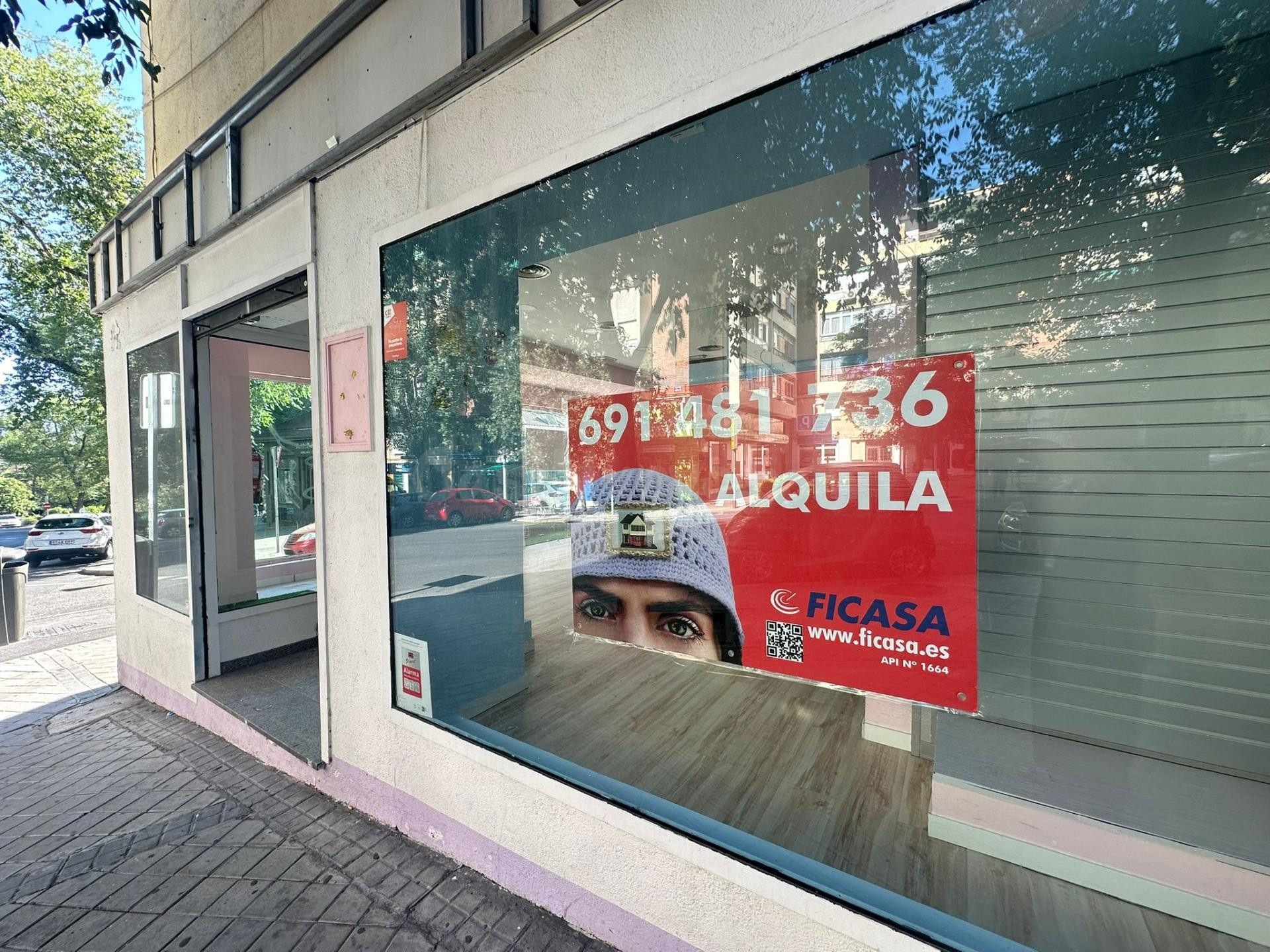 ALQUILER DE LOCAL COMERCIAL EN ESQUINA – AV. DE BETANZOS CON CALLE PUENTEDEUME (BARRIO DEL PILAR)