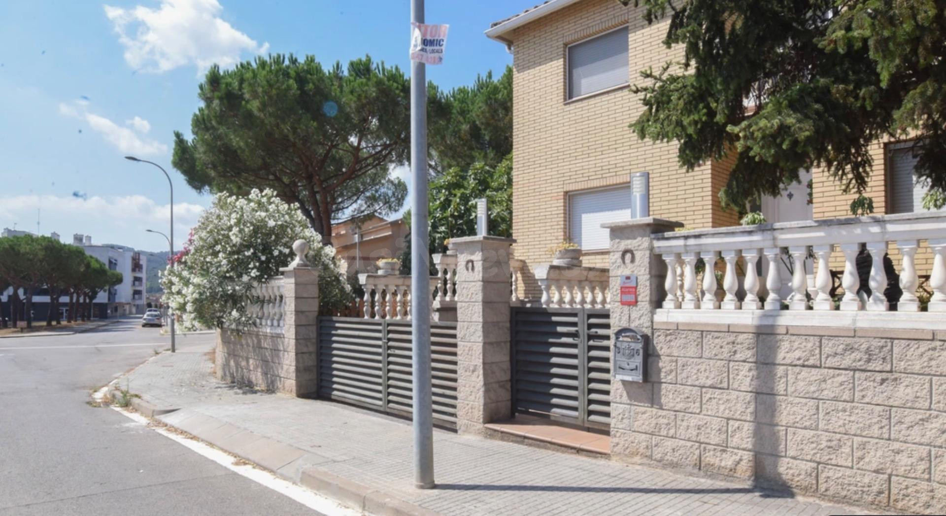 AMPLIA CASA OCUPADA 4 habitaciones, 344 M2, C/ JOSEP PLA, LL - foto 5