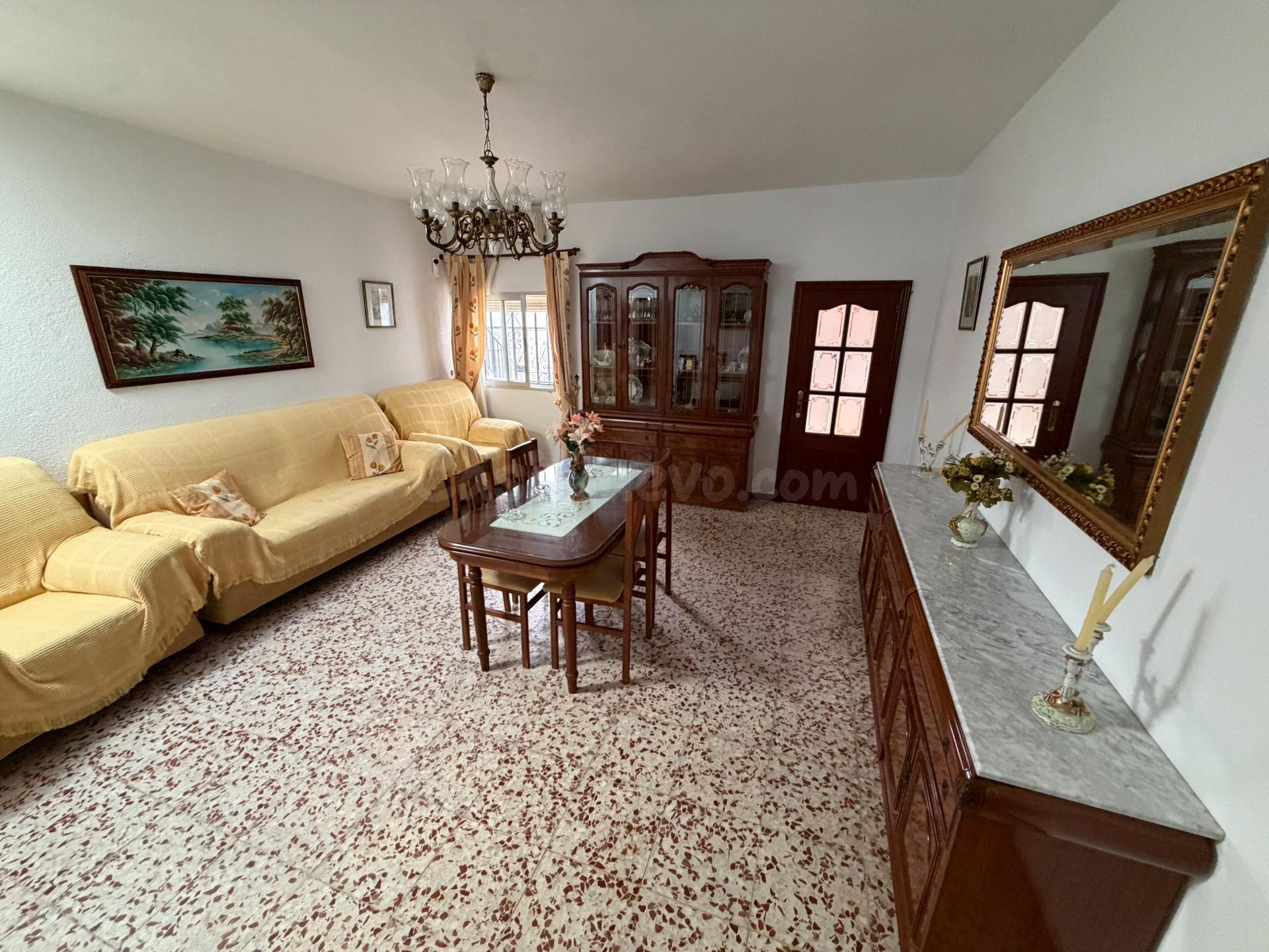 En venta casa independiente en zona de Camposoto.